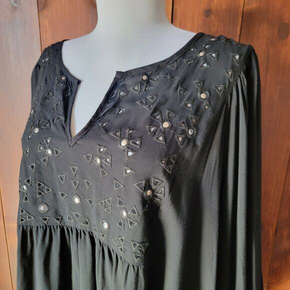 Whimsigoth Black Flowy Studded Blouse 2X Peasant Sleeve Silver Brads Witchy Plus - Picture 4 of 10
